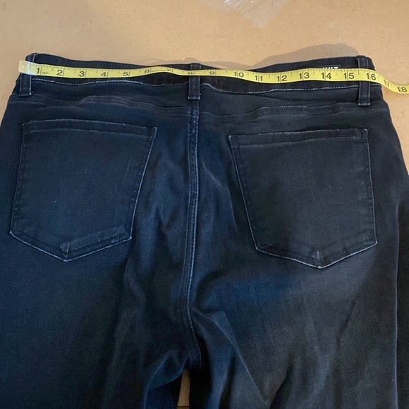KUT from the Kloth High Rise Fab ab Skinny. Black. 14 - Picture 4 of 7